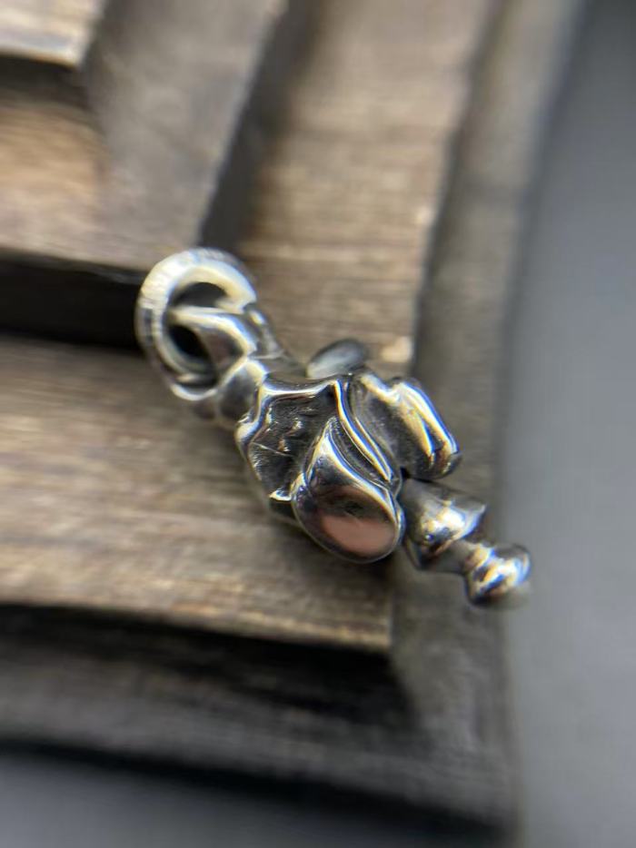 Rotating tongue pendant