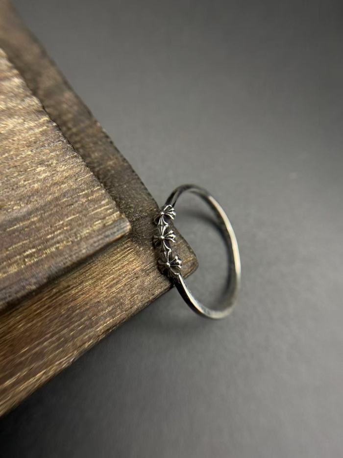 Cross shaped small ring