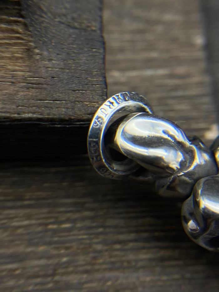 Rotating tongue pendant