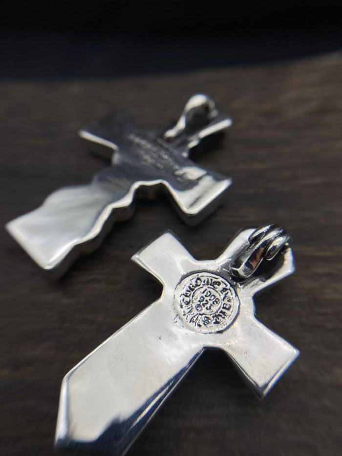 Medium pendant